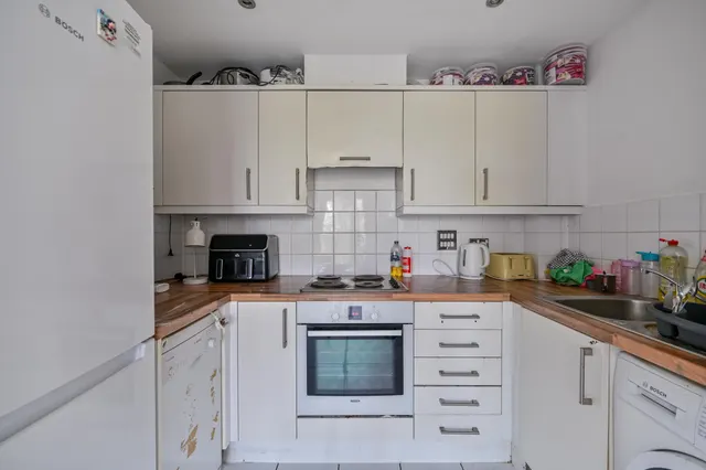 Feltham, TW14, photo 2