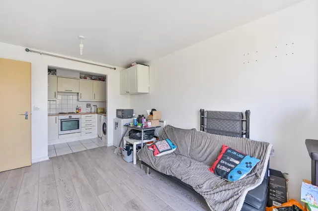 Feltham, TW14, photo 3