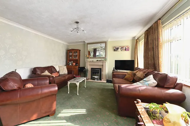 Parkhill Road, Blackwater, GU17, photo 2