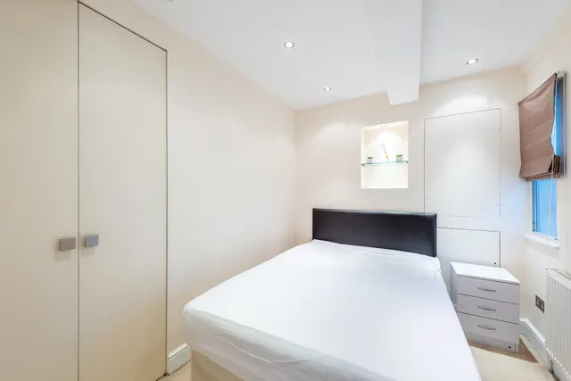 Photo 3 — 8 Nell Gwynn House, Sloane Avenue, London