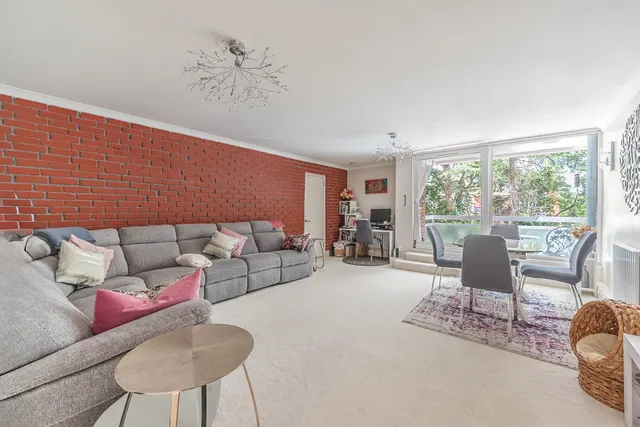 12 Leamington House, 23 Stonegrove, Edgware, photo 1