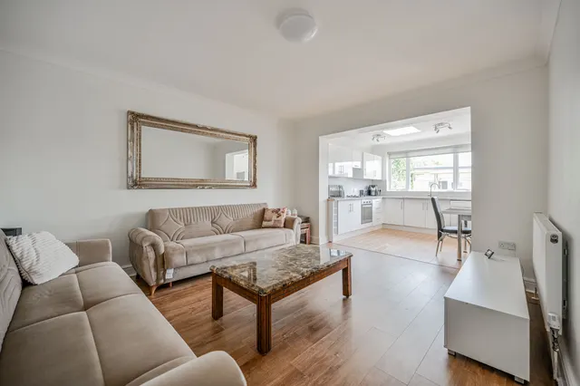 Photo 2 — 122 Gospatrick Road, London