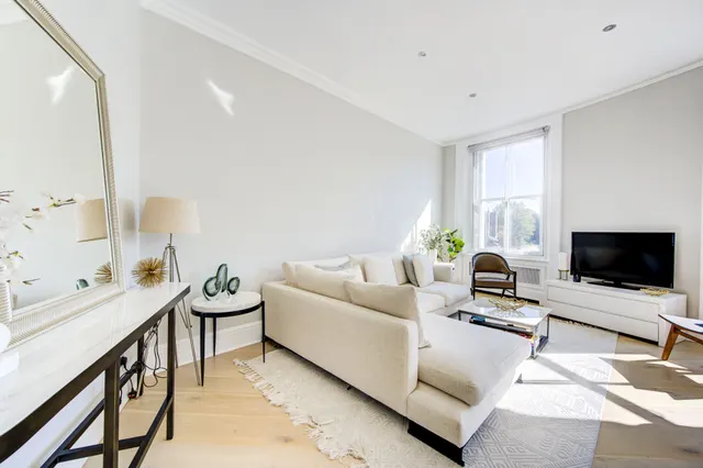 Photo 2 — 3 Egerton Court, Old Brompton Road, London