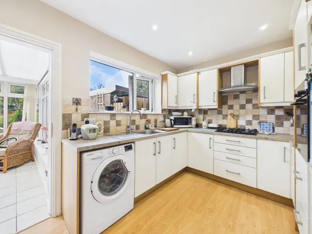 Ashwood Drive, Gildersome, LS27, photo 2