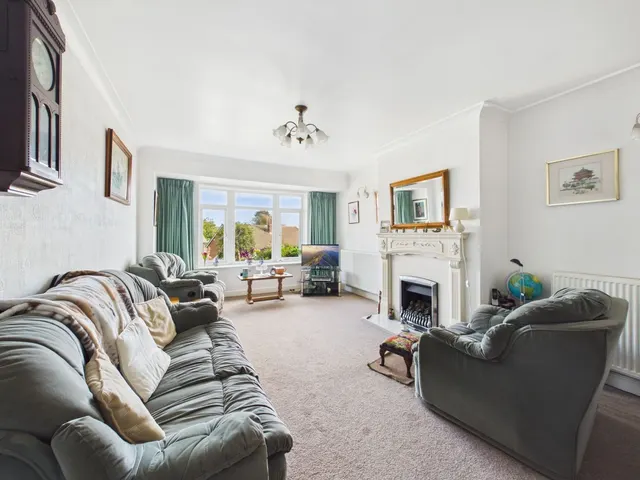 Ashwood Drive, Gildersome, LS27, photo 3