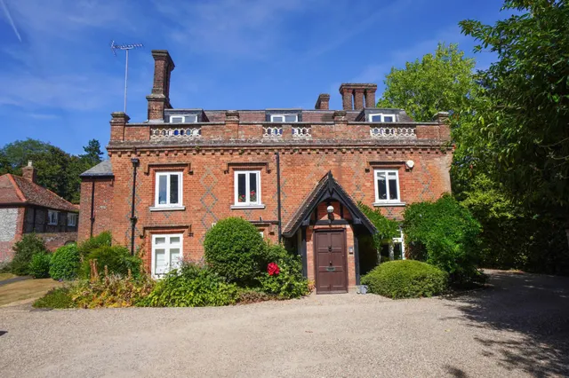 Totteridge Lane, HP13, photo 1
