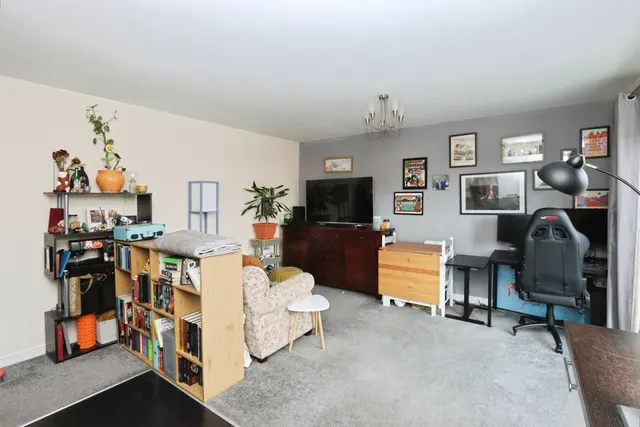 Photo 2 — Edmund Court, Sheffield, S2