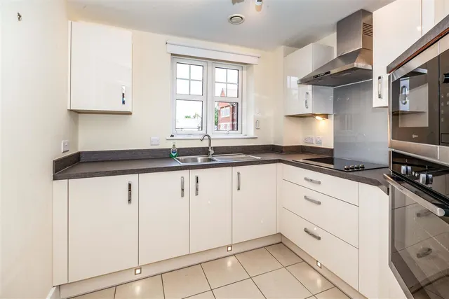 St. Lukes Road, Maidenhead, SL6, photo 3