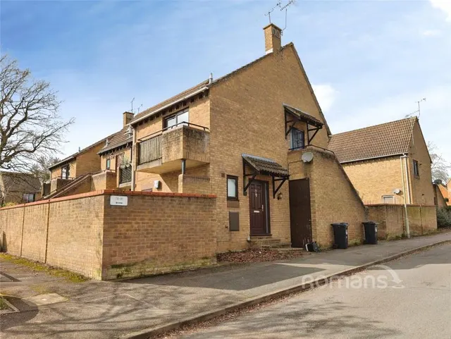 Maiden Place, Lower Earley, RG6, photo 2