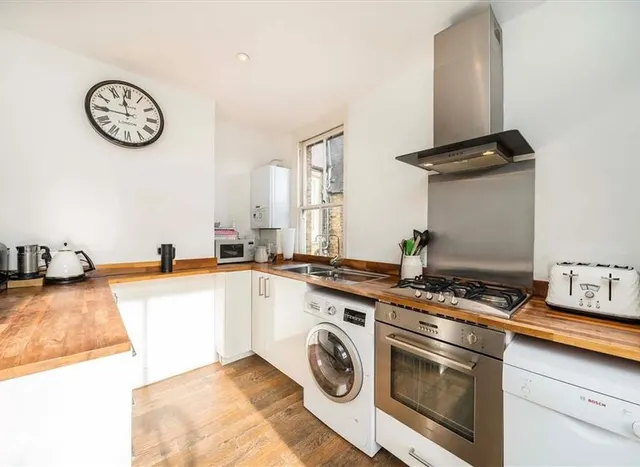 Photo 2 — Dinsmore Road, Balham, SW12