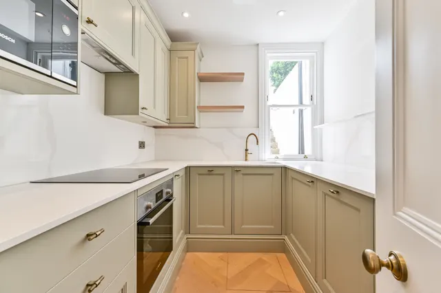 Photo 3 — Basement Flat, 8 King Henrys Road, London