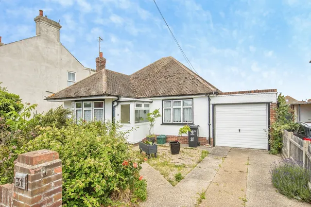 Bedford Road, Holland-On-Sea, Clacton-On-Sea, photo 1