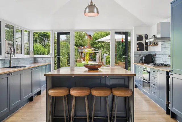 Photo 3 — Oak Tree Road, Marlow SL7 3EE