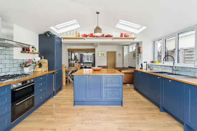 Photo 2 — Oak Tree Road, Marlow SL7 3EE