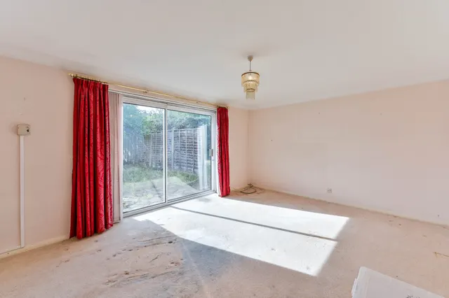 Woking, GU22, photo 2
