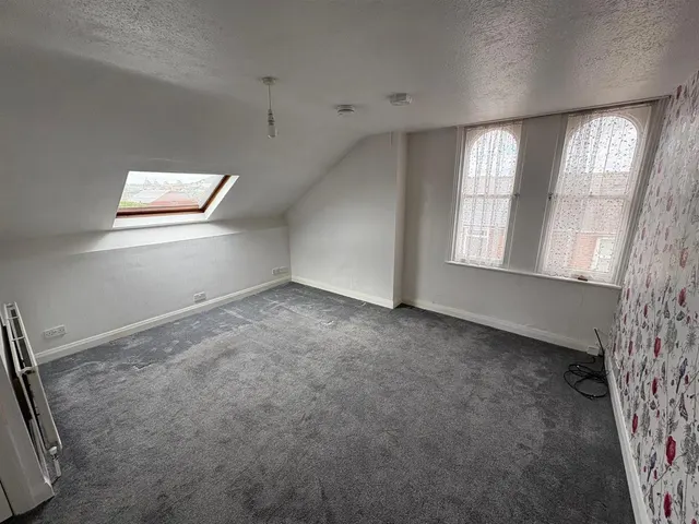 Photo 3 — Auborough Street, Scarborough YO11 1HT