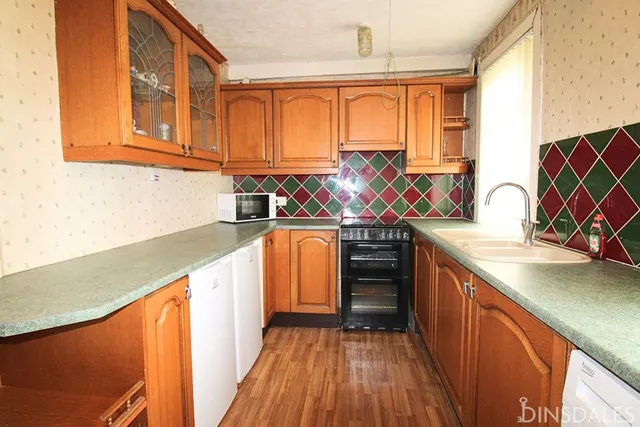 Photo 2 — Rhodesway, Bradford BD8 0DN