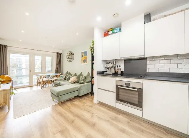 Longfield Avenue, Ealing, W5, photo 2