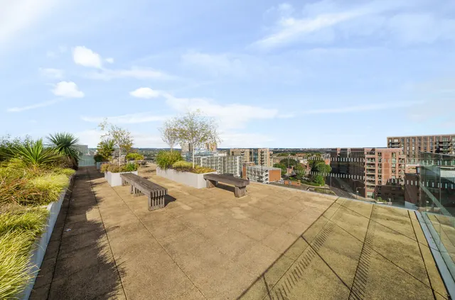 Perceval Square, Harrow, photo 1
