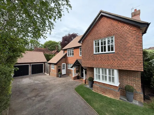 Saxon Close, Amersham, Buckinghamshire, HP6 5QA, photo 1