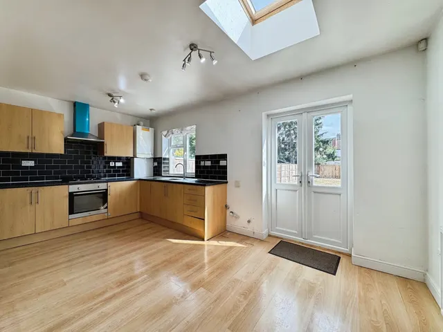 Meadow Gardens, Edgware, HA8, photo 3