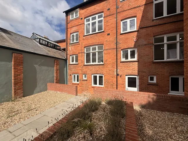 Buckfield House Oakley Place, Hartley Wintney, Hook, RG27 8FT, photo 1