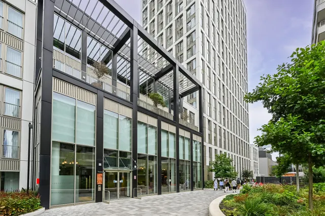 London, E20, photo 1