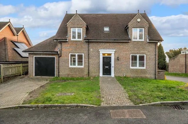 Oscar Close, Purley CR8 2LU, photo 1