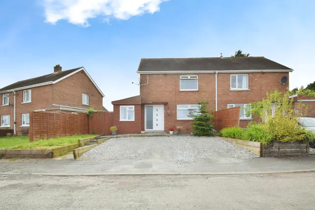 Bryngwyn Bach, Dafen, Llanelli, photo 1