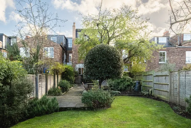 Photo 2 — Greenham Road, London, N10