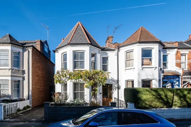 Photo 3 — Greenham Road, London, N10