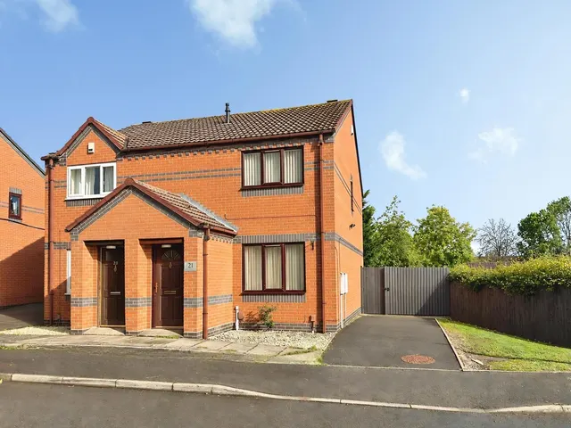 Lavender Close, Wolverhampton, WV9, photo 1