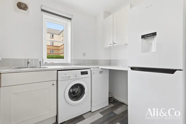 Photo 3 — Lewes Close, Grays, Essex, RM17 6QG