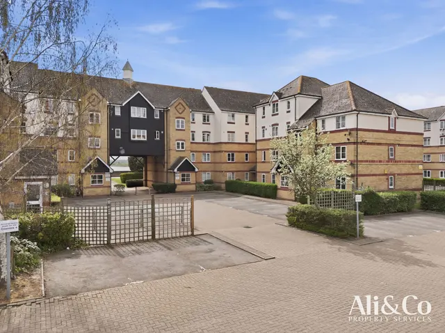 Lewes Close, Grays, Essex, RM17 6QG, photo 1