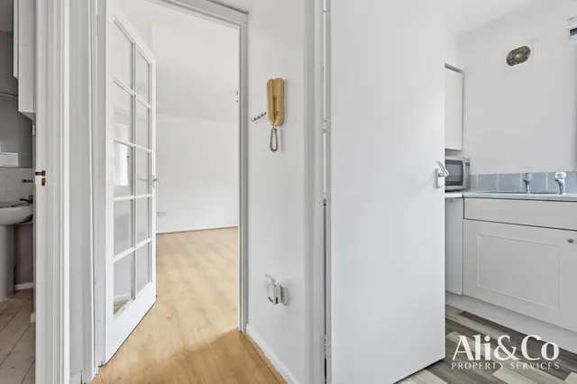 Photo 2 — Lewes Close, Grays, Essex, RM17 6QG