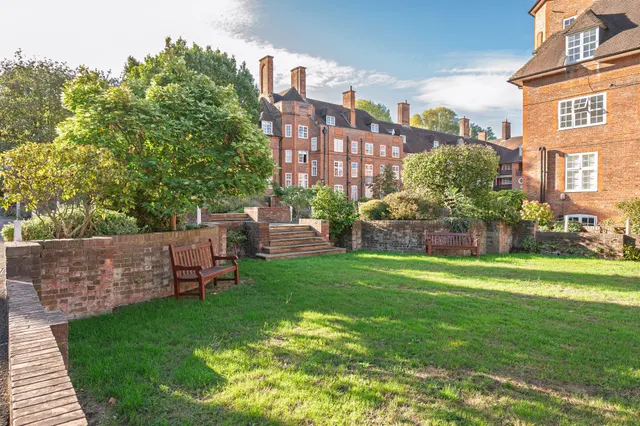 Flat 89 Heathcroft, Hampstead Way, London, photo 1