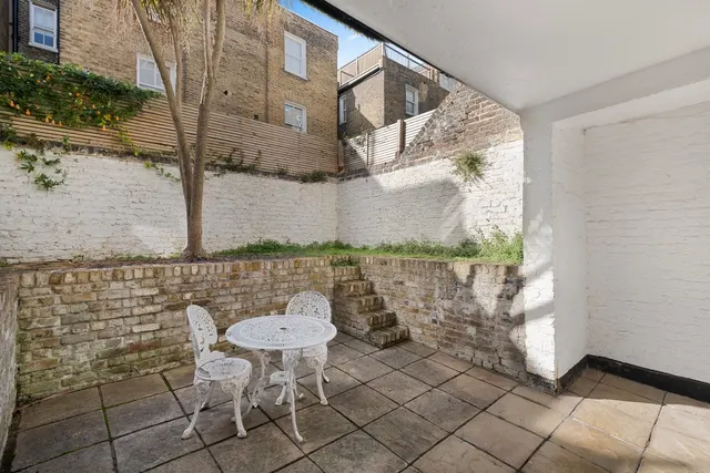 1 bedroom flat, Crookham Road, Parsons Green, SW6