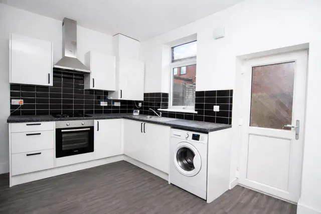 Sharman Street, Bolton, photo 1