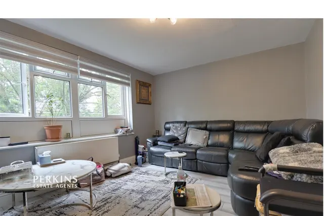 Whittle Close, Southall, UB1, photo 1