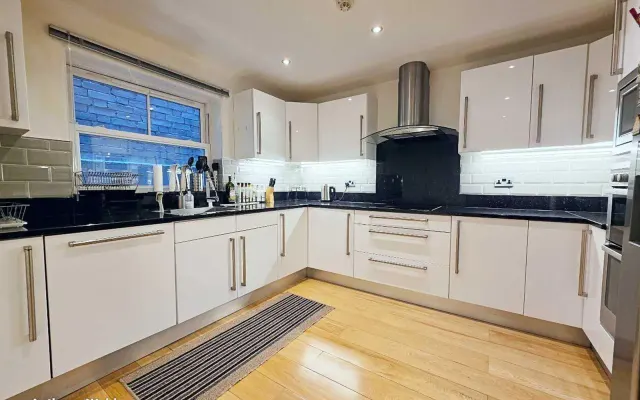 Hazelwood Lane, Palmers Green, N13, photo 1