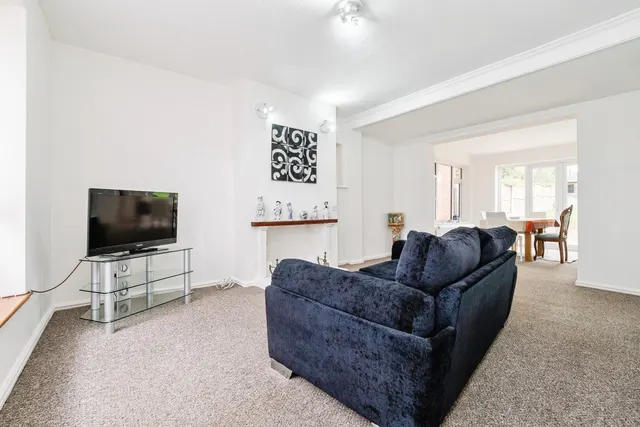 Photo 3 — Warley Road, Woodford Green, IG8