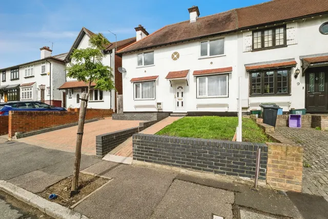 Photo 2 — Warley Road, Woodford Green, IG8