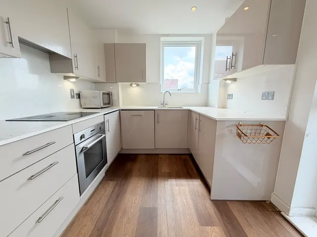 Matthews Close, Wembley, HA9, photo 3