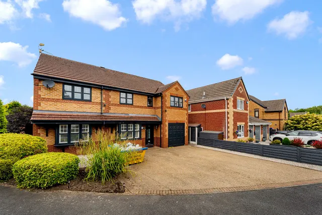 Claydon Gardens, Rixton, Warrington, Warrington, WA3 6FA, photo 1
