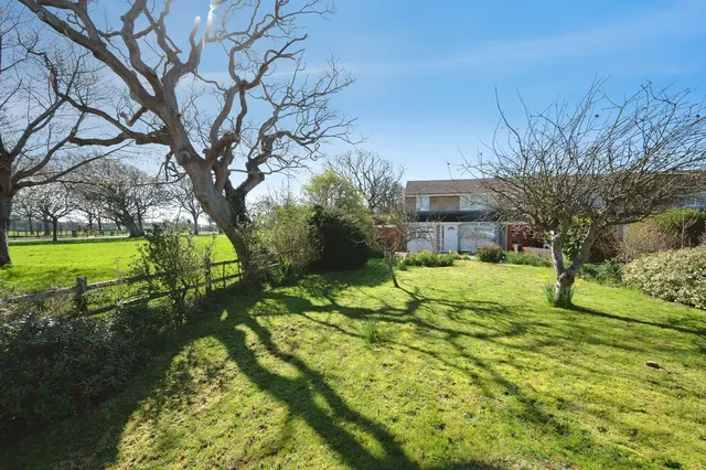 Richmond Close, Hayling Island, PO11, photo 1