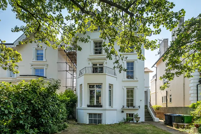 Photo 3 — Oak Hill Road, Surbiton, KT6