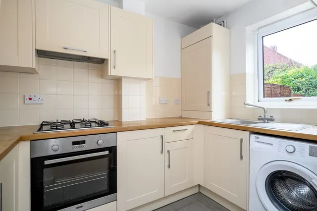 Rivernook Close, Walton On Thames, KT12, photo 2