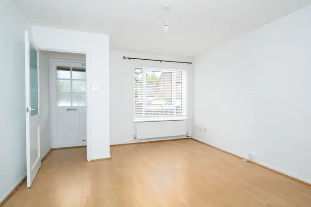 Rivernook Close, Walton On Thames, KT12, photo 3