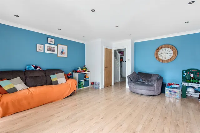 Photo 3 — Baywood Close, Farnborough, Hampshire, GU14 9YE