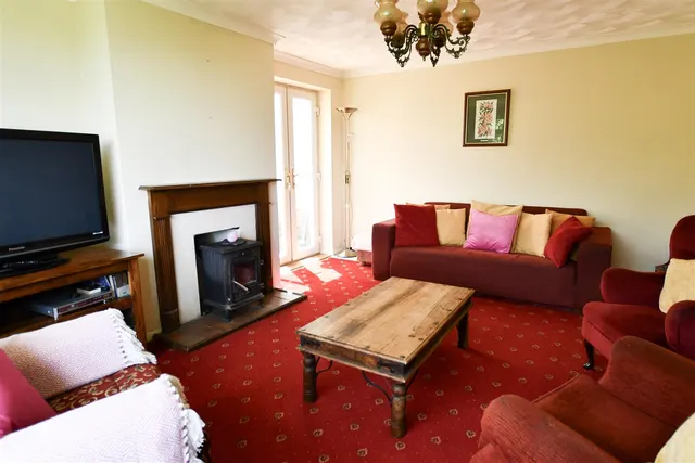 Photo 2 — Broadhill Close, Broad Oak, Heathfield, TN21 8SG